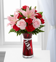 The FTD Hold My Heart Bouquet